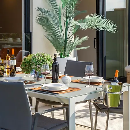 Lejlighed New Luxury With Sea View And Private Heated Pool, 50m From The