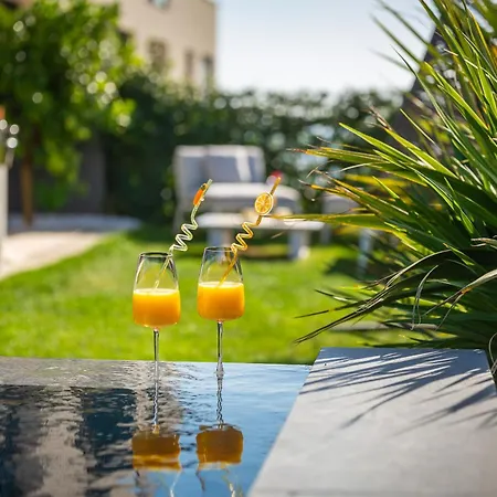 아파트 New Luxury With Sea View And Private Heated Pool, 50m From The *